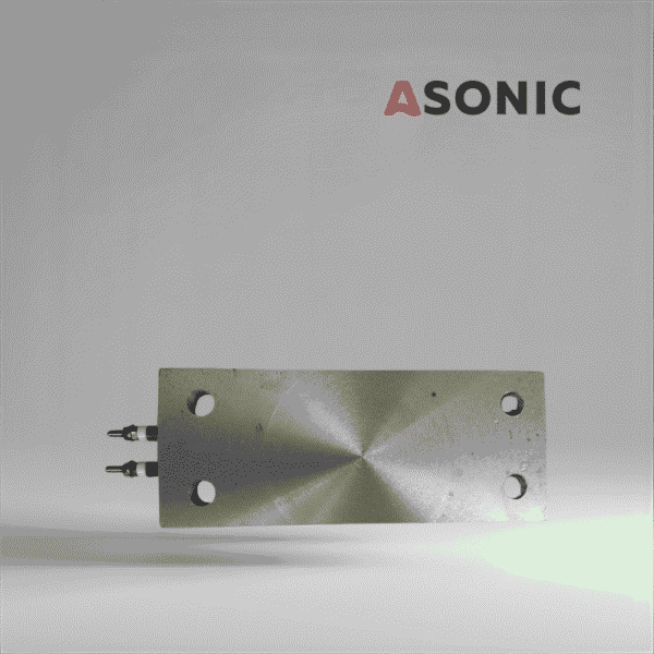 ASONIC 500W plakans sildītājs rūpnieciskajām ultraskaņas tvertnēm ASONIC 500W plakans sildītājs, kas uzstādīts uz rūpnieciskajiem ultraskaņas tīrītāju rezervuāriem šķidruma sildīšanai.